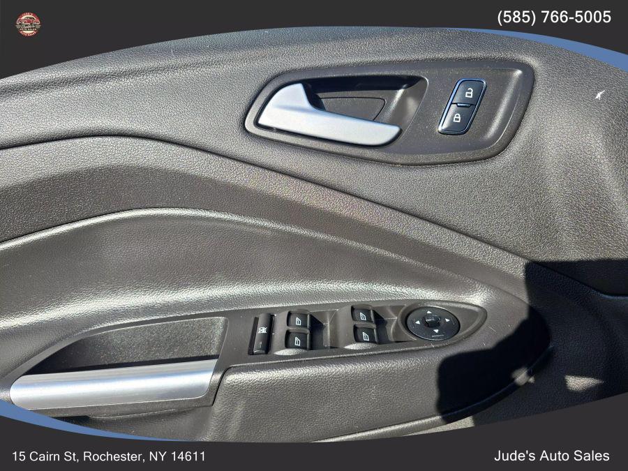 2015 Ford Escape SE Sport Utility 4D photo