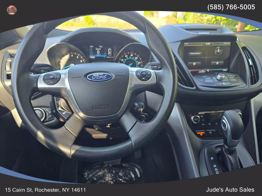2015 Ford Escape SE Sport Utility 4D photo