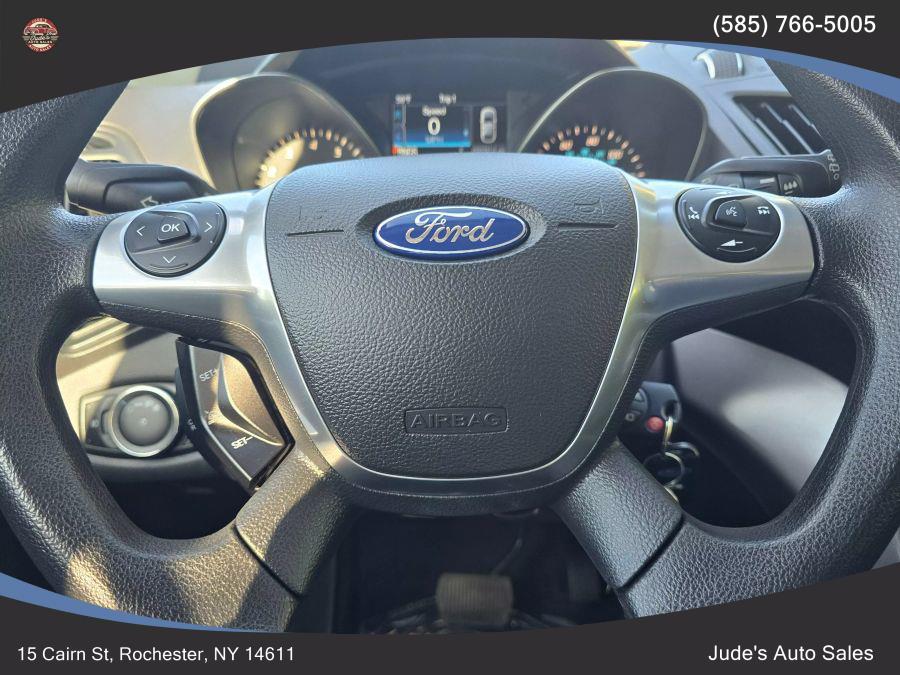 2015 Ford Escape SE Sport Utility 4D photo