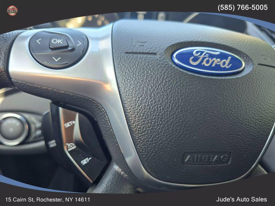 2015 Ford Escape SE Sport Utility 4D photo
