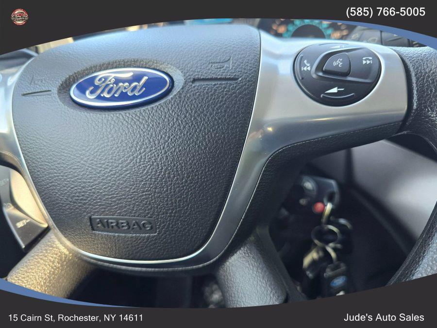 2015 Ford Escape SE Sport Utility 4D photo