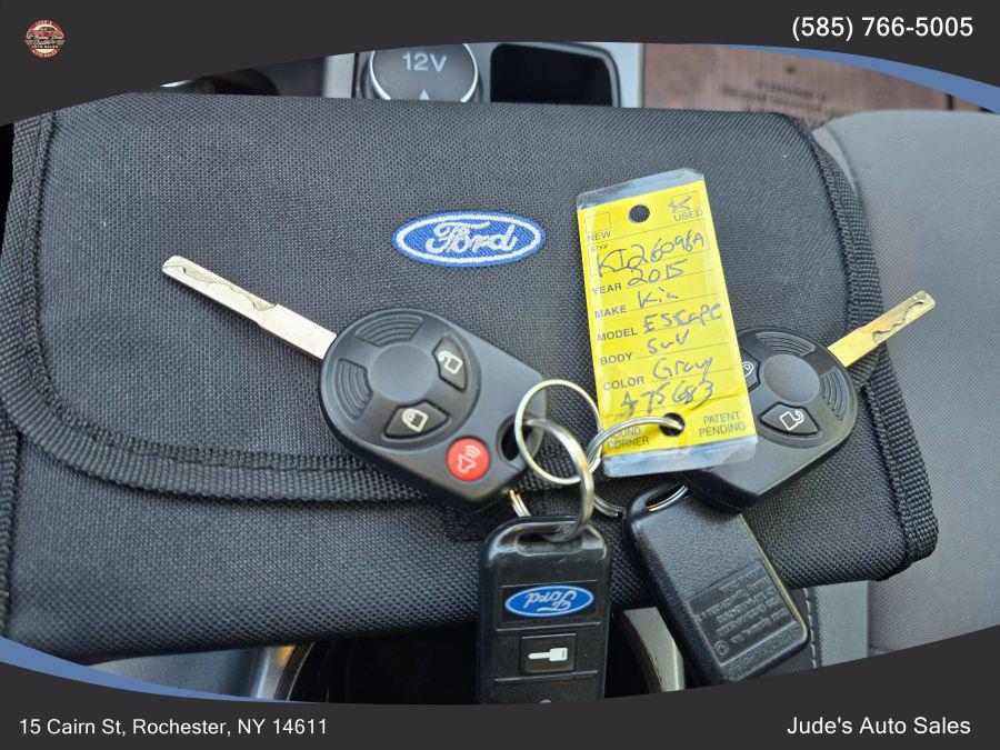 2015 Ford Escape SE Sport Utility 4D photo