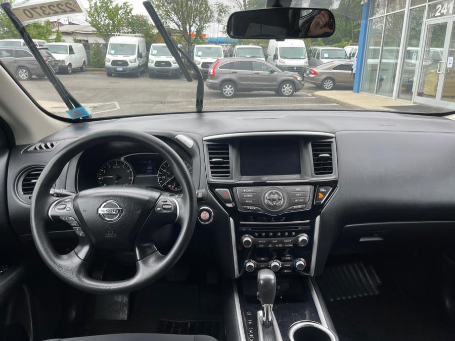 2017 Nissan Pathfinder 4x4 S photo