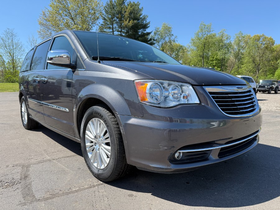 2016 Chrysler Town & Country 4dr Wgn Limited photo