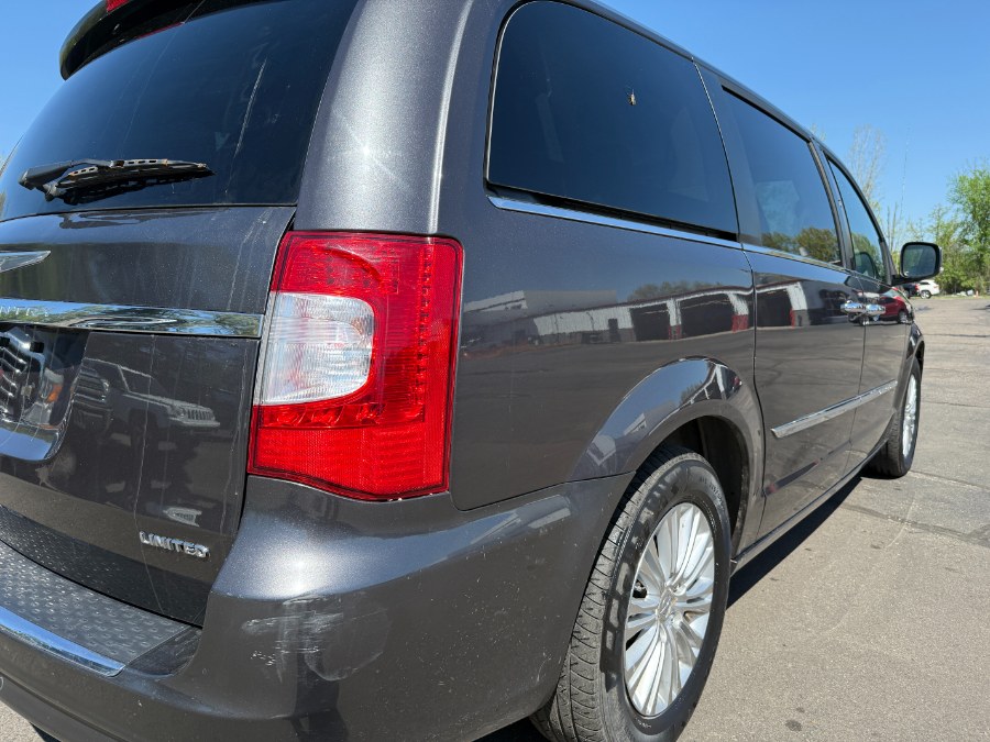 2016 Chrysler Town & Country 4dr Wgn Limited photo