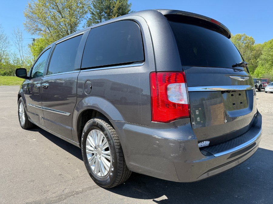 2016 Chrysler Town & Country 4dr Wgn Limited photo