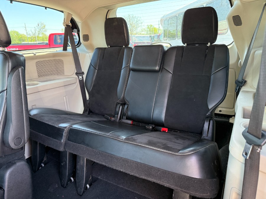 2016 Chrysler Town & Country 4dr Wgn Limited photo