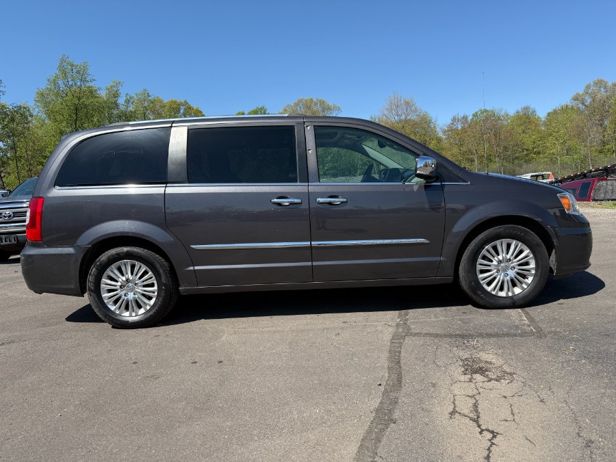 2016 Chrysler Town & Country 4dr Wgn Limited photo