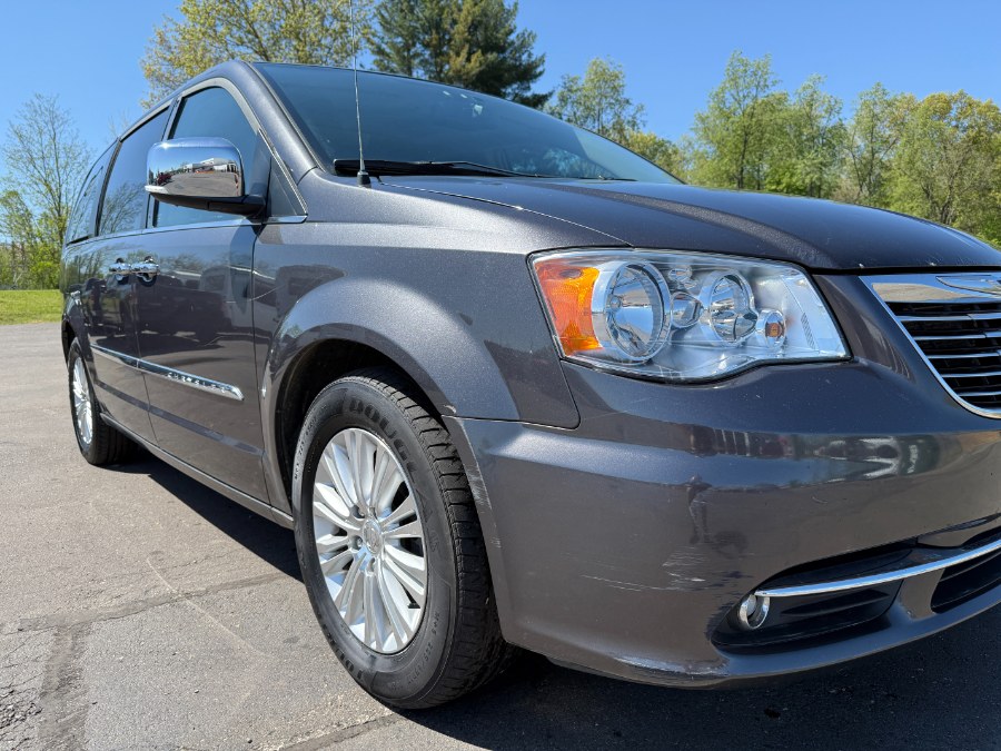 2016 Chrysler Town & Country 4dr Wgn Limited photo