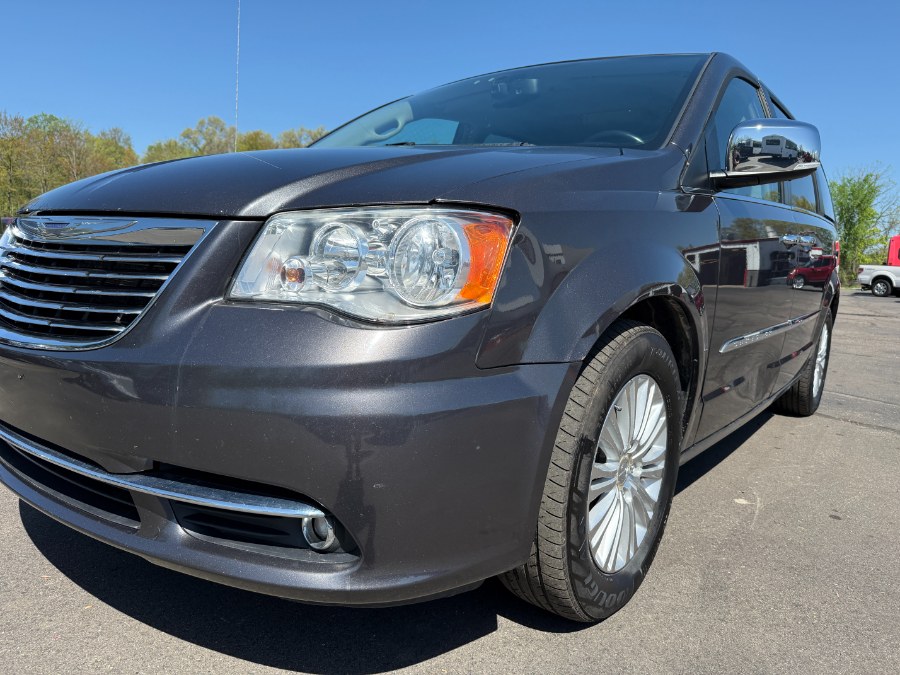 2016 Chrysler Town & Country 4dr Wgn Limited photo