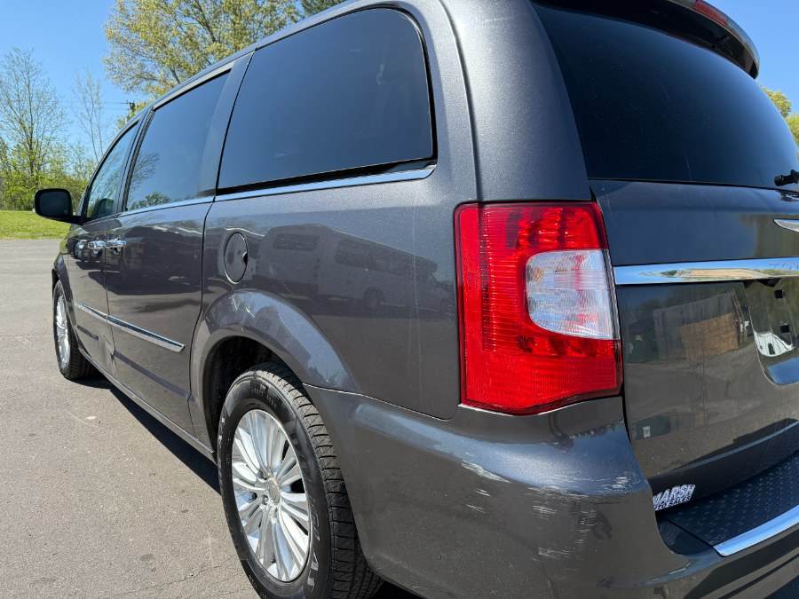 2016 Chrysler Town & Country 4dr Wgn Limited photo