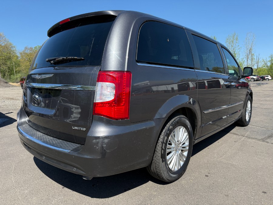 2016 Chrysler Town & Country 4dr Wgn Limited photo