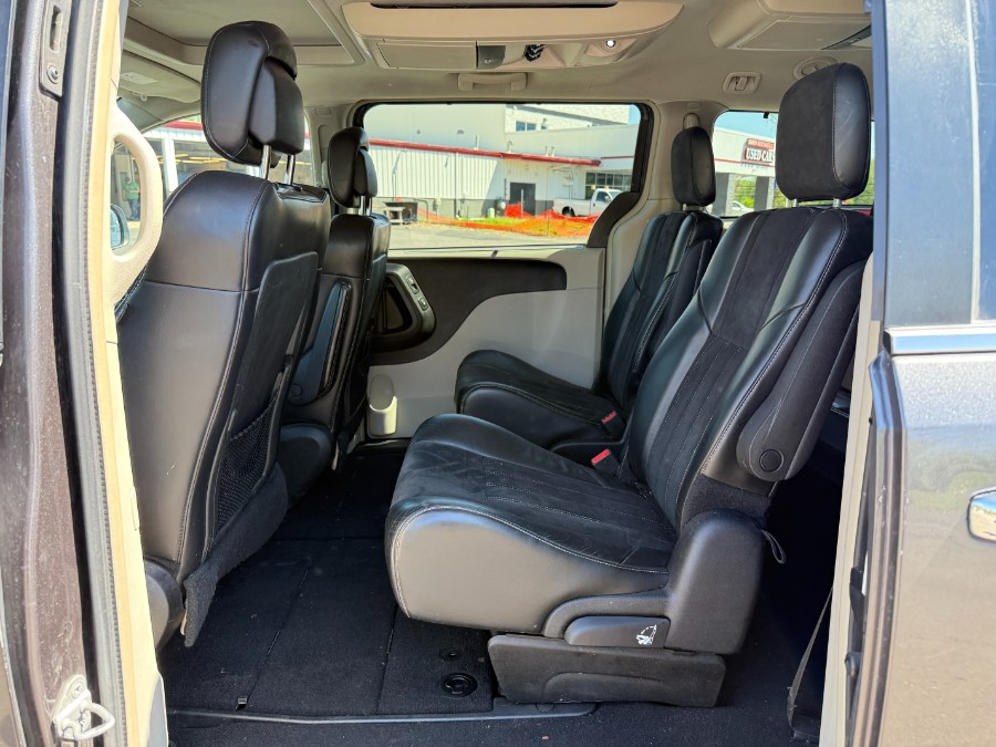 2016 Chrysler Town & Country 4dr Wgn Limited photo
