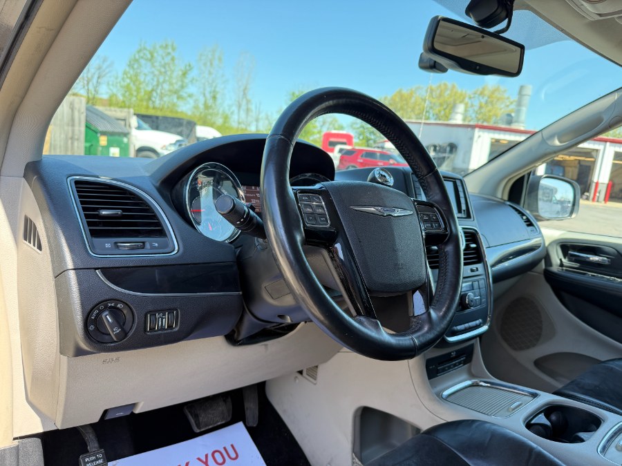 2016 Chrysler Town & Country 4dr Wgn Limited photo