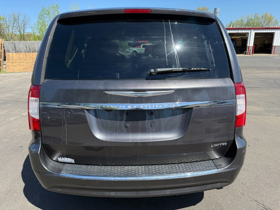 2016 Chrysler Town & Country 4dr Wgn Limited photo