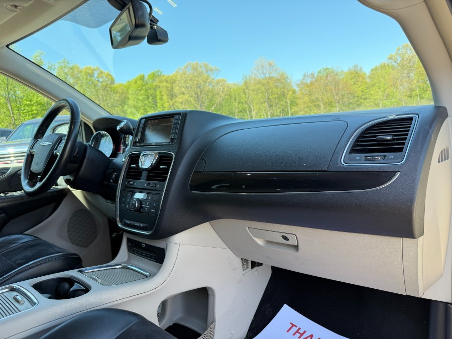 2016 Chrysler Town & Country 4dr Wgn Limited photo