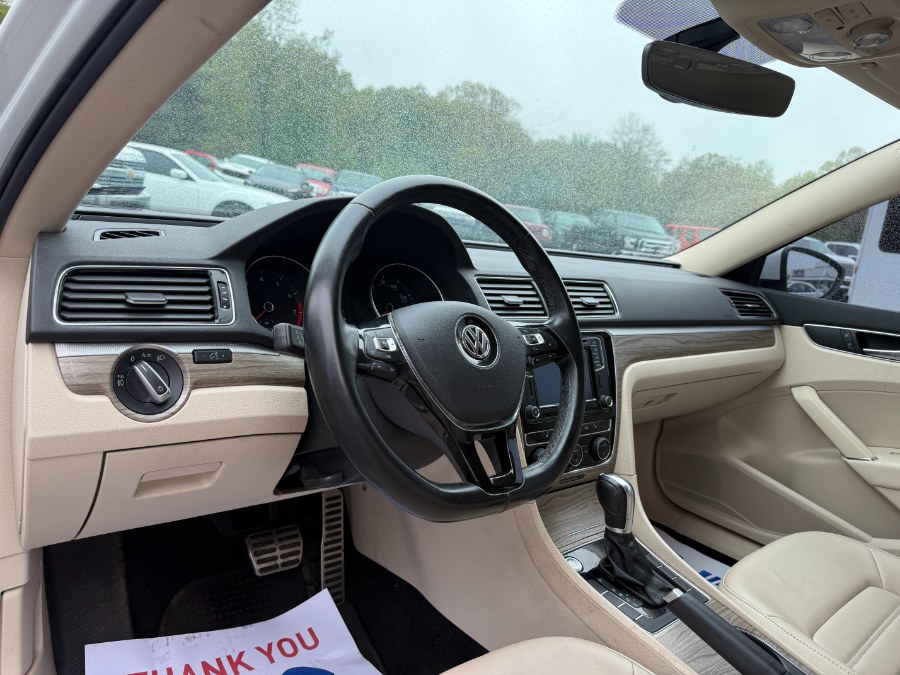2016 Volkswagen Passat 4dr Sdn 1.8T Auto SEL PZEV photo