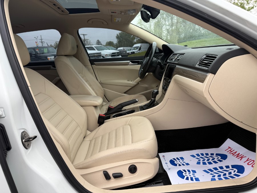 2016 Volkswagen Passat 4dr Sdn 1.8T Auto SEL PZEV photo