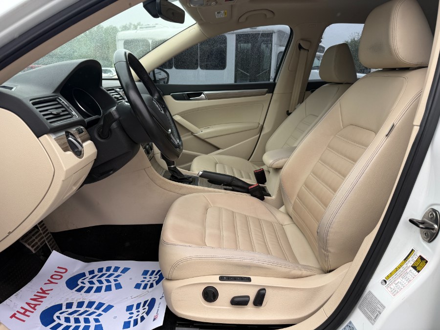2016 Volkswagen Passat 4dr Sdn 1.8T Auto SEL PZEV photo