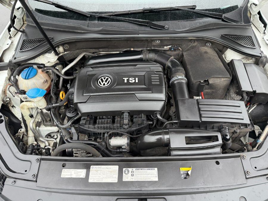 2016 Volkswagen Passat 4dr Sdn 1.8T Auto SEL PZEV photo