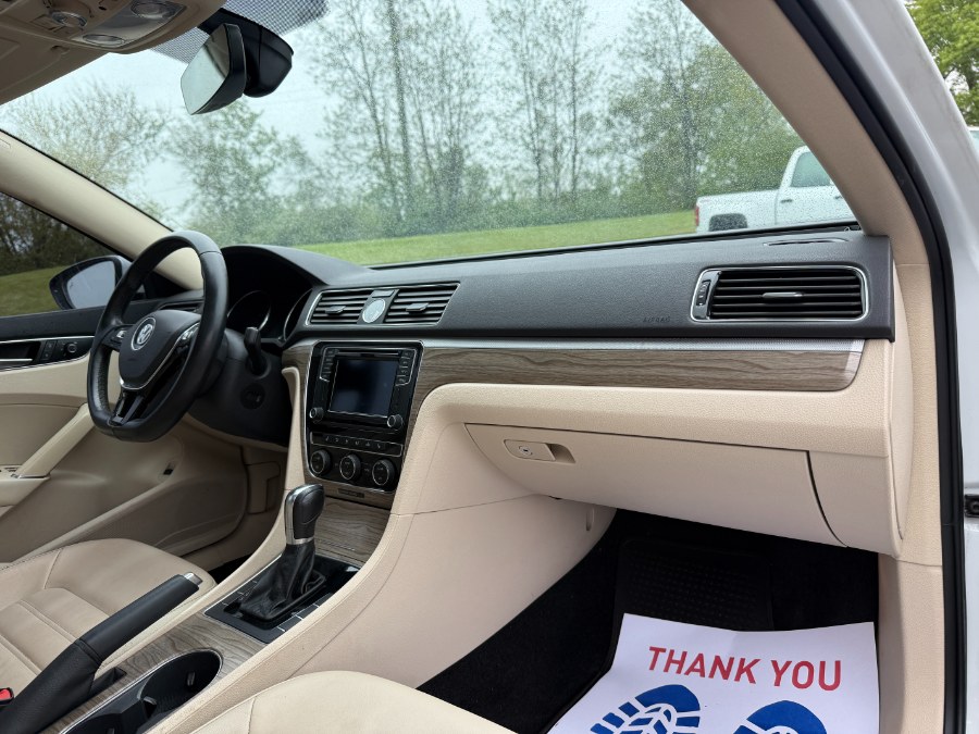 2016 Volkswagen Passat 4dr Sdn 1.8T Auto SEL PZEV photo
