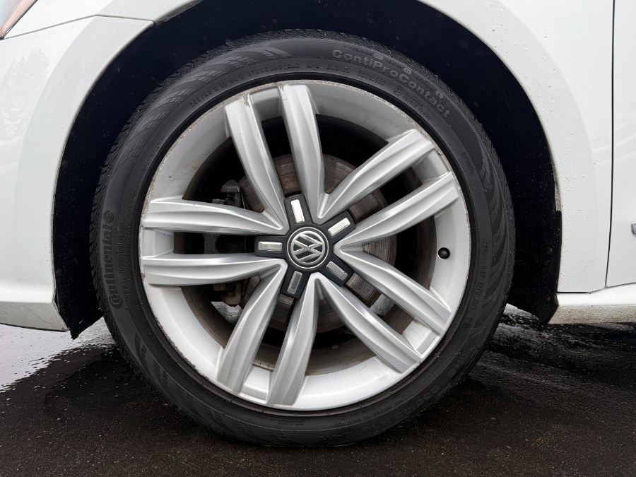 2016 Volkswagen Passat 4dr Sdn 1.8T Auto SEL PZEV photo