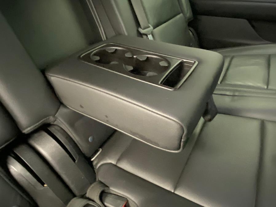 2021 Chevrolet Suburban 4WD 4dr LT photo