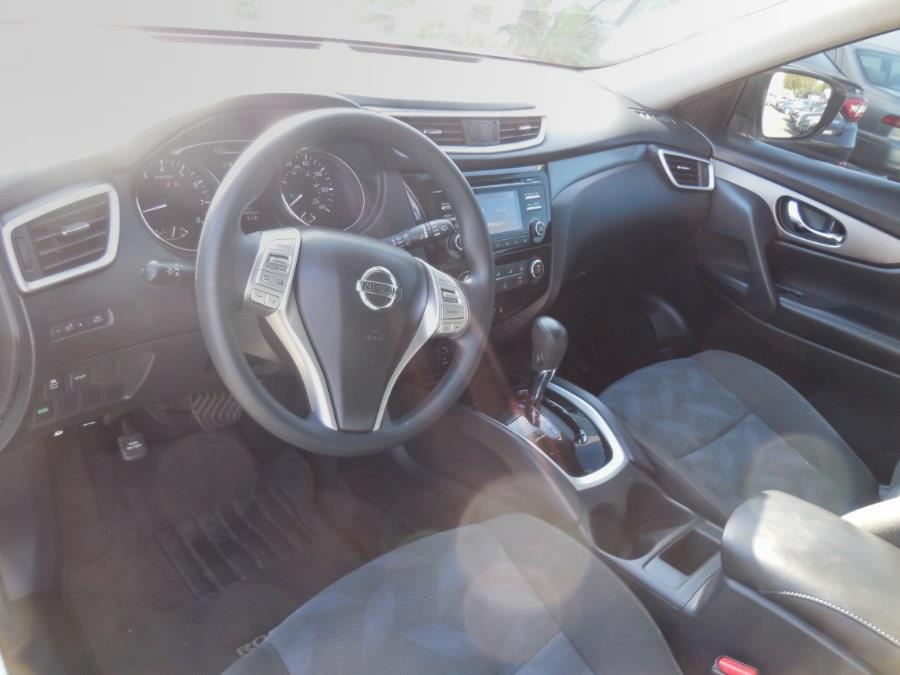 2016 Nissan Rogue FWD 4dr SV photo