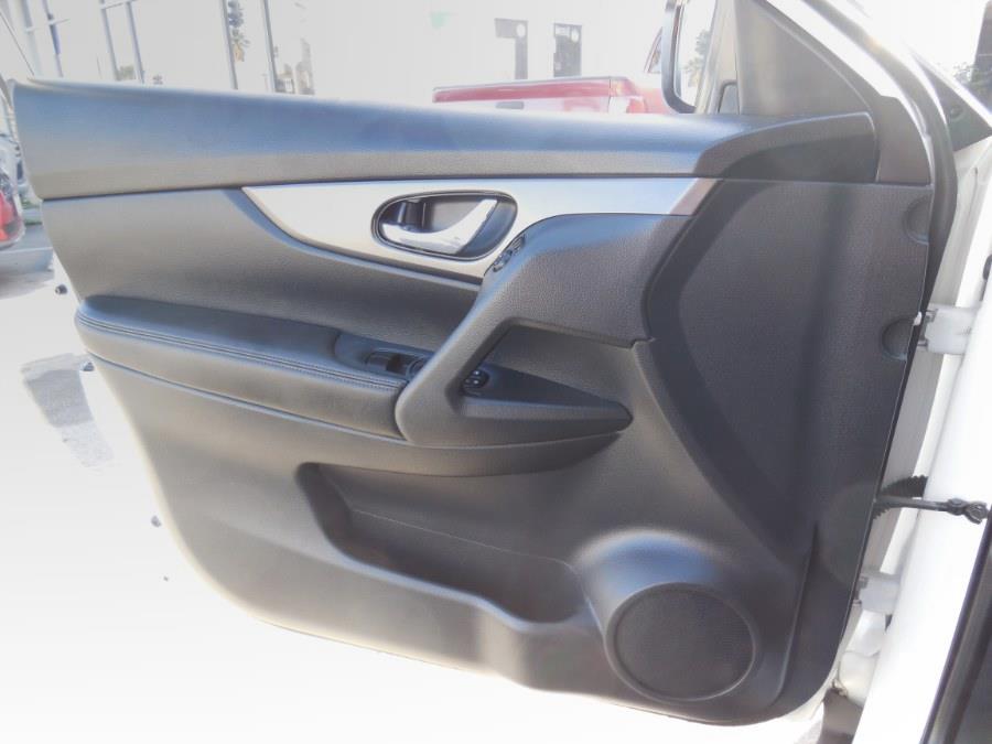 2016 Nissan Rogue FWD 4dr SV photo