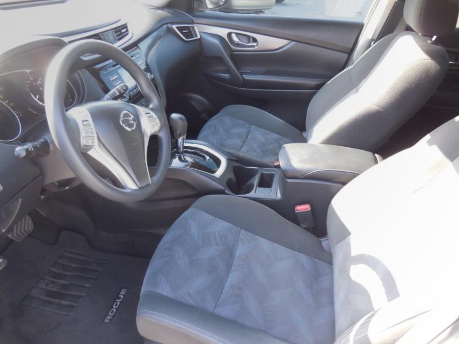 2016 Nissan Rogue FWD 4dr SV photo