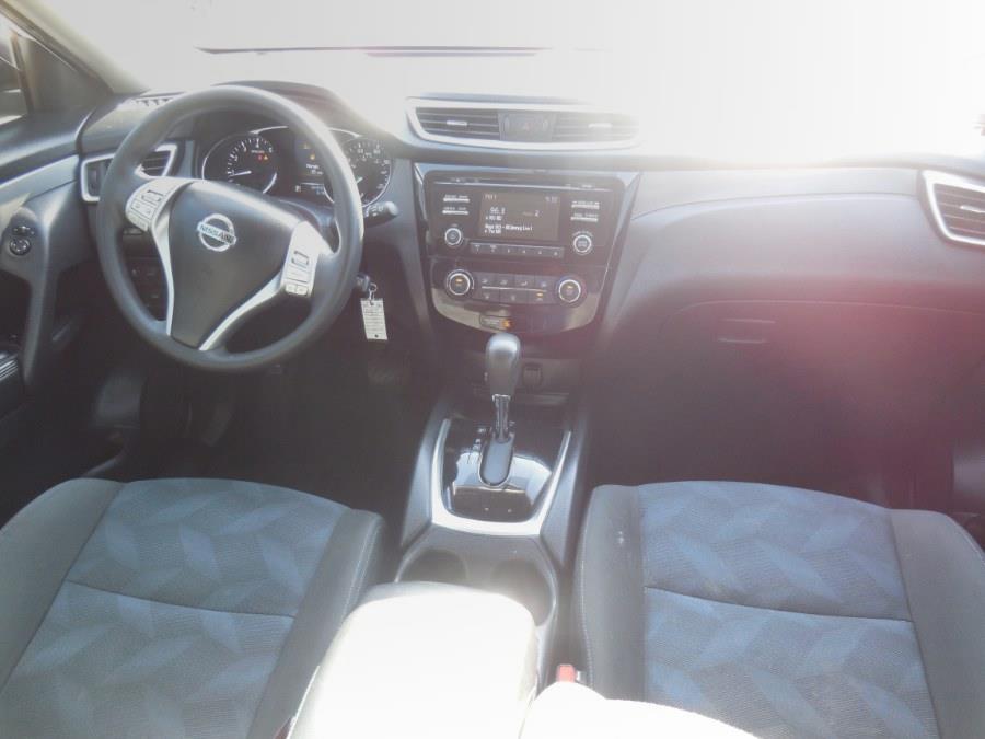 2016 Nissan Rogue FWD 4dr SV photo