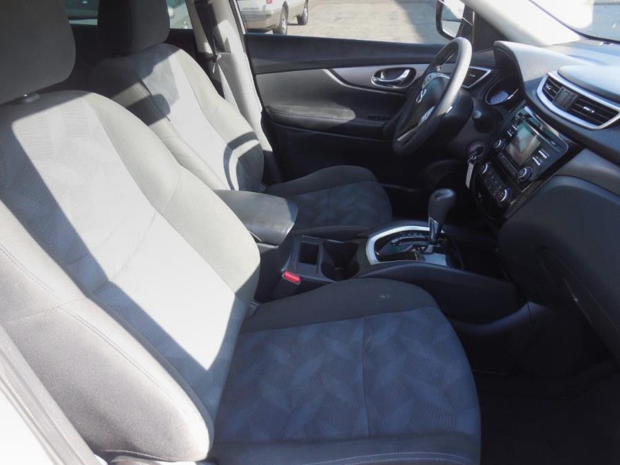 2016 Nissan Rogue FWD 4dr SV photo