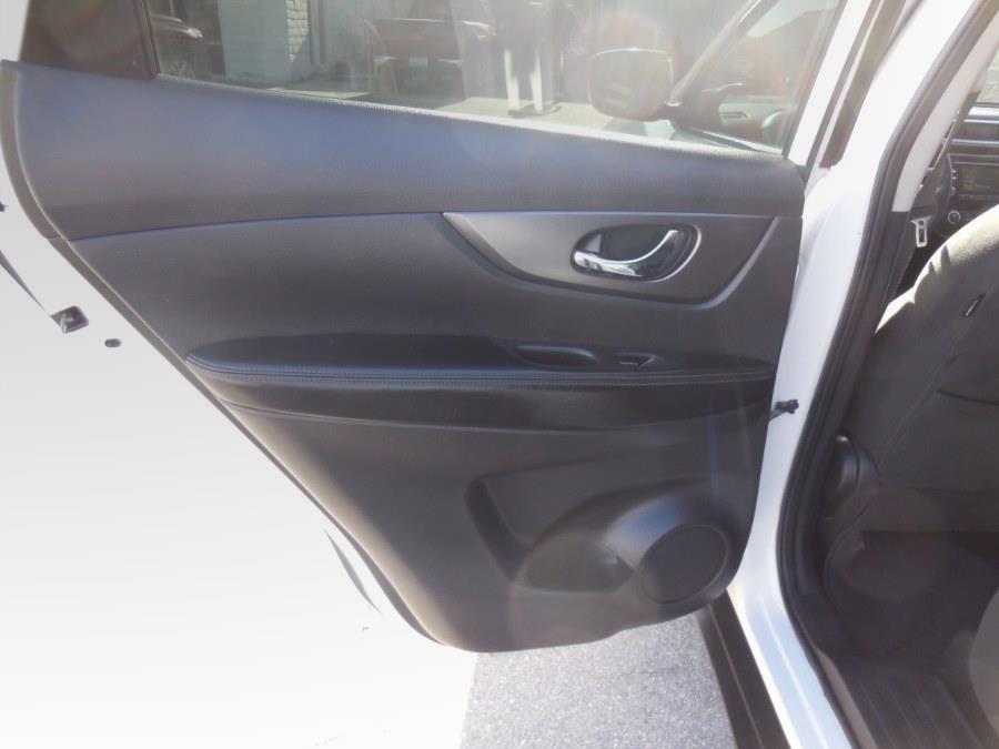 2016 Nissan Rogue FWD 4dr SV photo