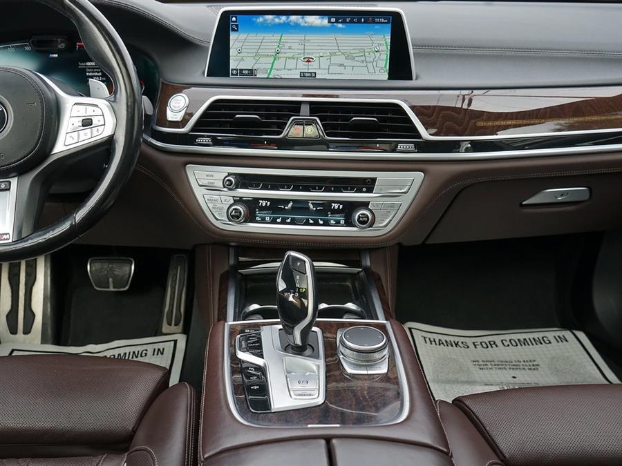 2022 BMW 7-Series 750i xDrive photo
