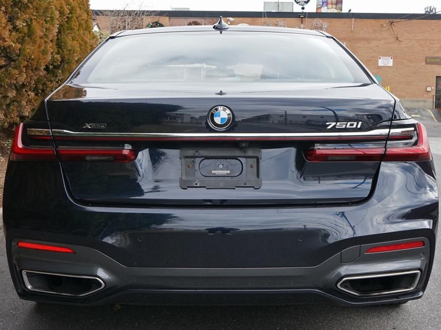 2022 BMW 7-Series 750i xDrive photo