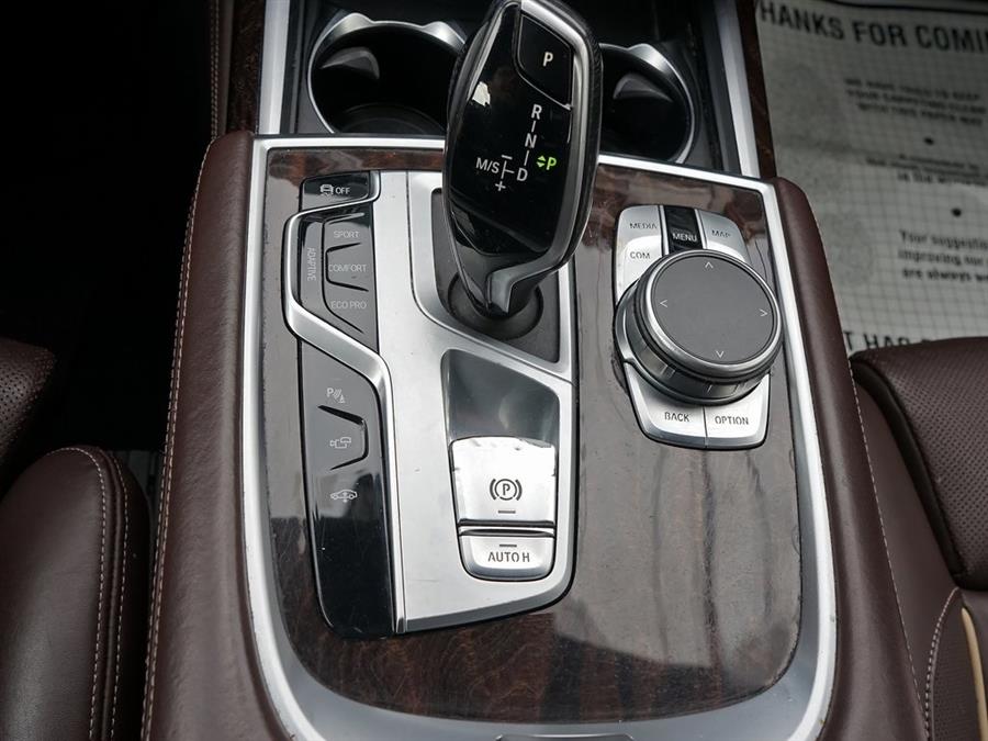 2022 BMW 7-Series 750i xDrive photo