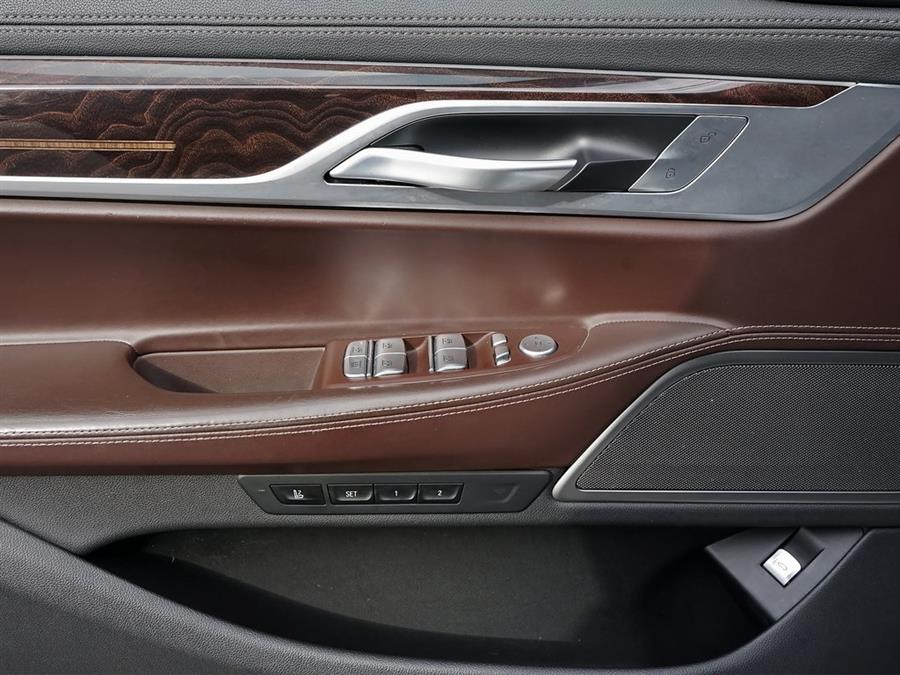 2022 BMW 7-Series 750i xDrive photo