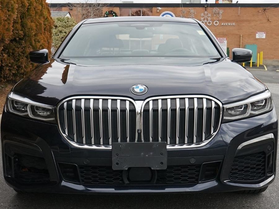 2022 BMW 7-Series 750i xDrive photo