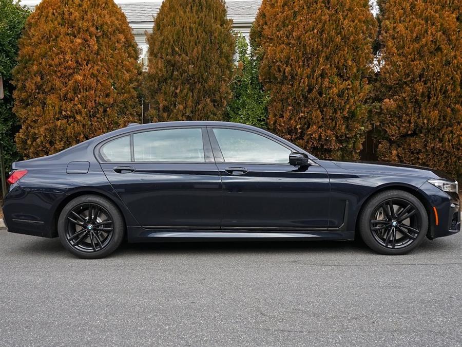 2022 BMW 7-Series 750i xDrive photo