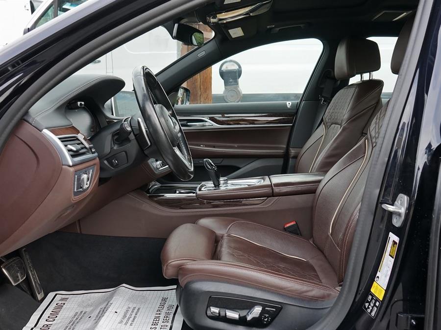 2022 BMW 7-Series 750i xDrive photo