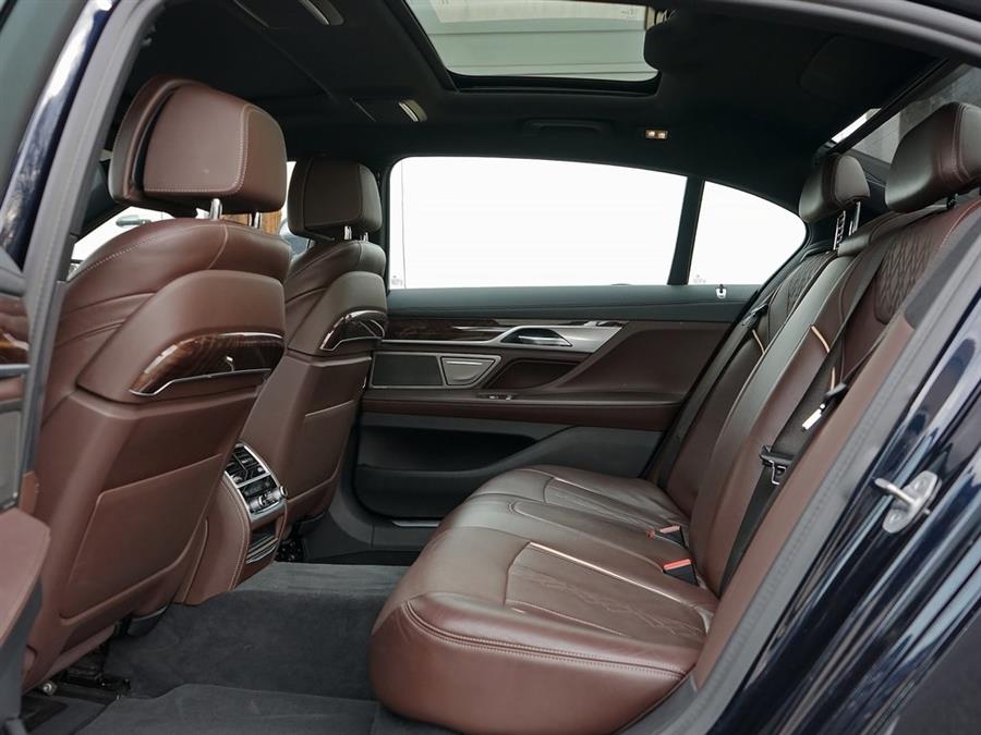 2022 BMW 7-Series 750i xDrive photo