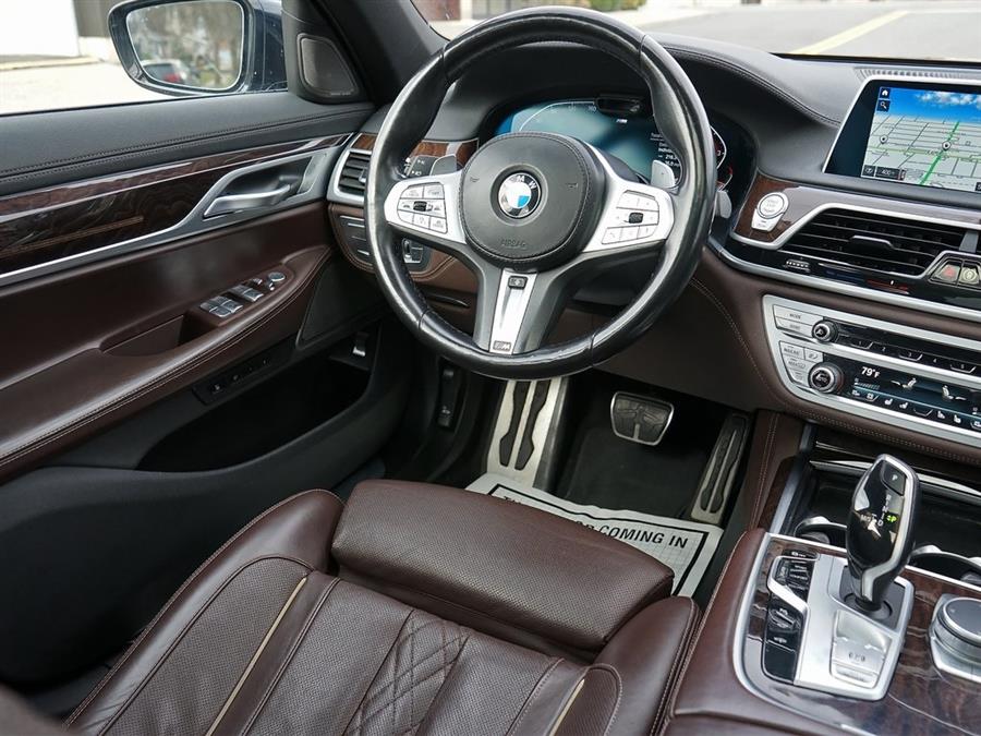 2022 BMW 7-Series 750i xDrive photo