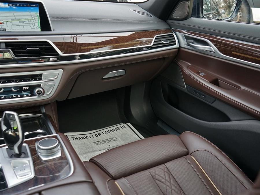 2022 BMW 7-Series 750i xDrive photo