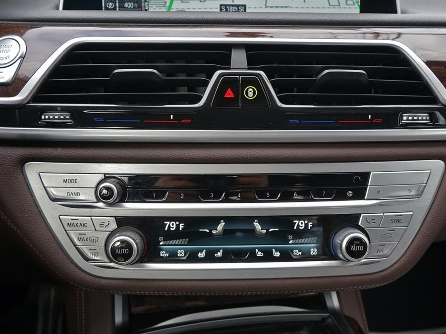 2022 BMW 7-Series 750i xDrive photo