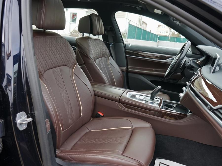 2022 BMW 7-Series 750i xDrive photo