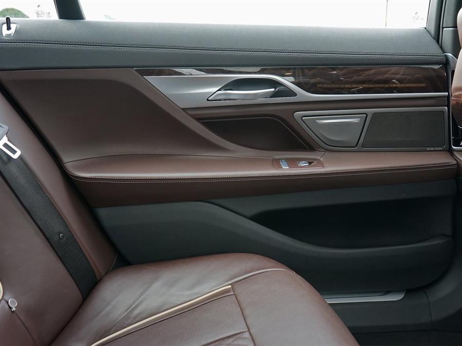 2022 BMW 7-Series 750i xDrive photo
