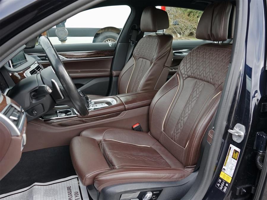 2022 BMW 7-Series 750i xDrive photo