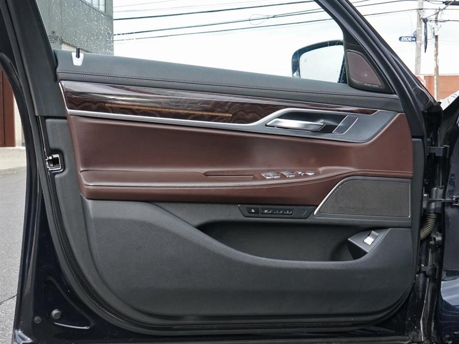 2022 BMW 7-Series 750i xDrive photo