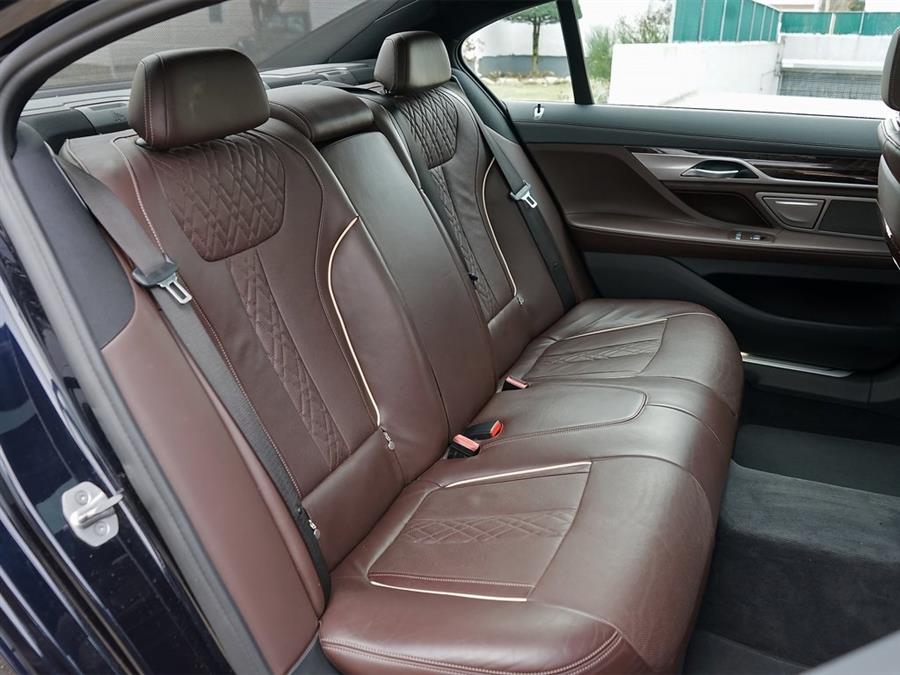 2022 BMW 7-Series 750i xDrive photo