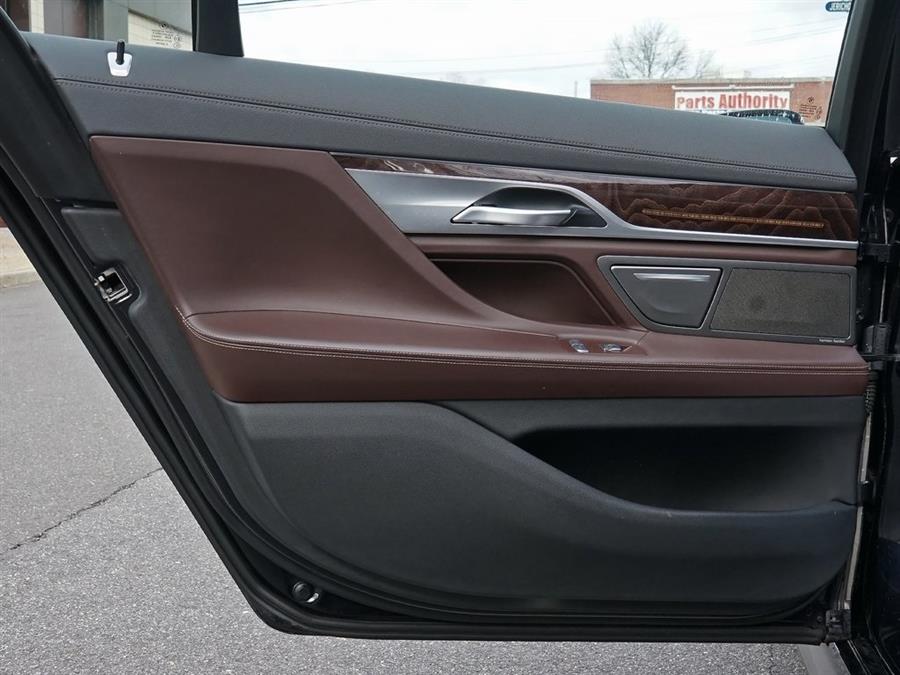 2022 BMW 7-Series 750i xDrive photo